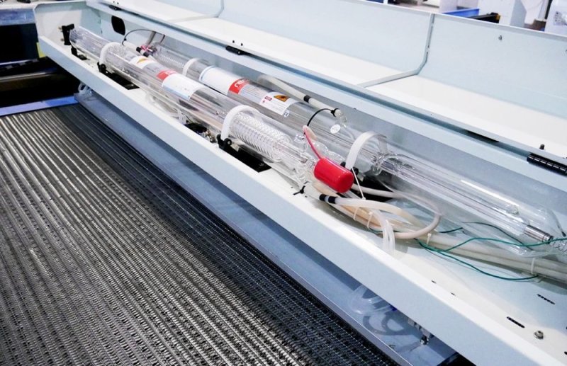 Laser Co dwa Weni 1830TC 130W - 01 Laser Co dwa Weni 1830TC 130W - 01