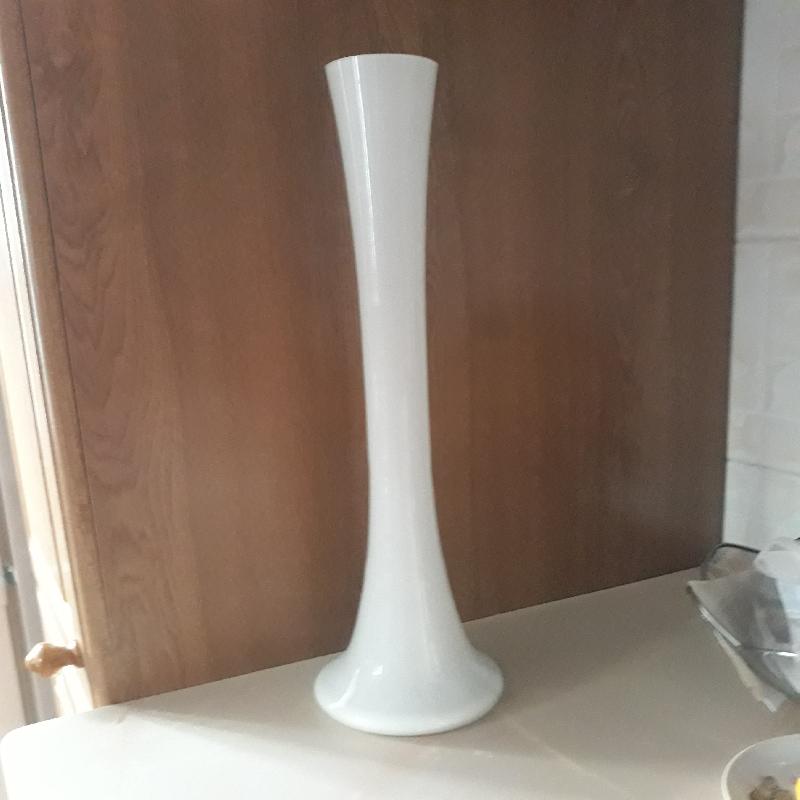 Wysoki wazon ze szkła mlecznego - 01 Wysoki wazon ze szkła mlecznego - 01