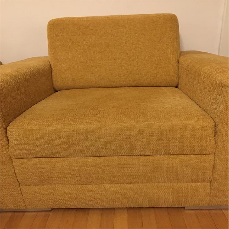 Fotel w kolorze miodowym - 01