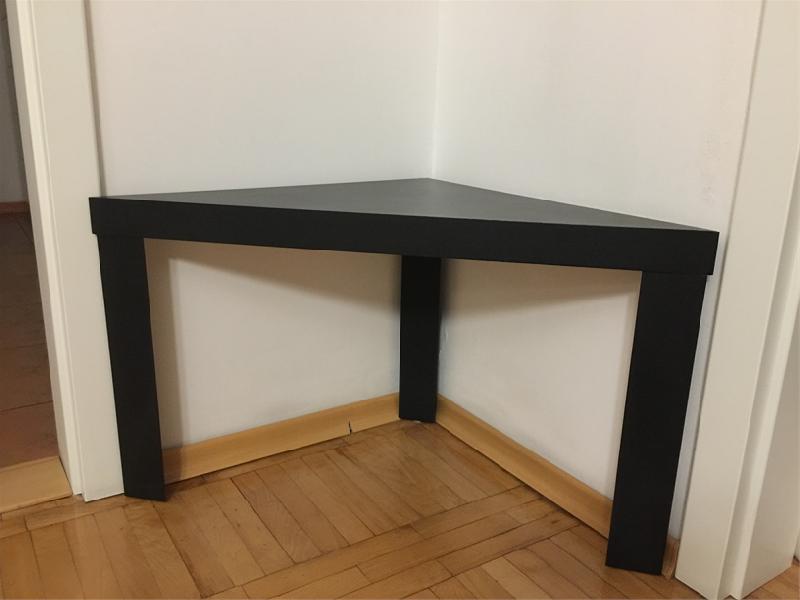Stolik trójkątny czarny IKEA - 01