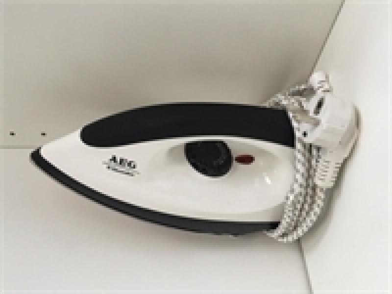 Żelazko białe AEG - 01 Żelazko białe AEG - 01