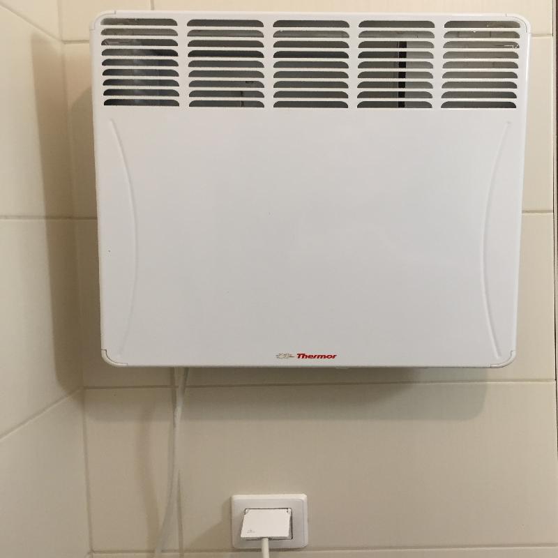 Grzejnik łazienkowy 220V - 01 Grzejnik łazienkowy 220V - 01