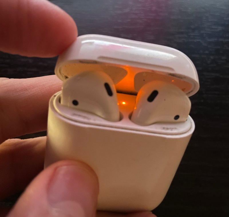 Oryginalne słuchawki AirPods Apple oddam za darmo - 02 Oryginalne słuchawki AirPods Apple oddam za darmo - 02