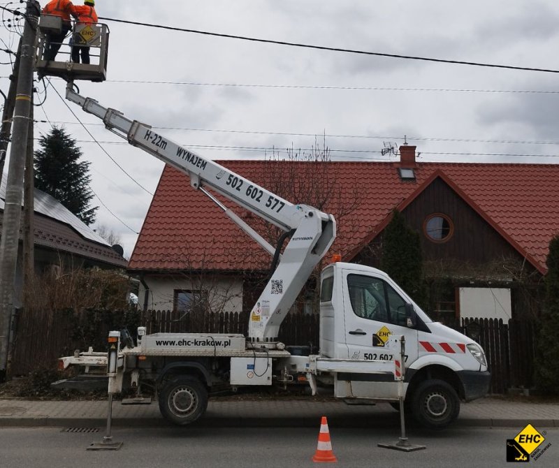 Wynajem żurawi samojezdnych i podnośników koszowych