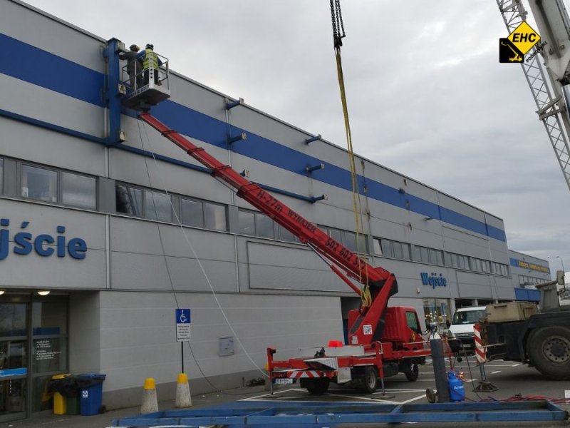 Wynajem żurawi samojezdnych i podnośników koszowych - 01