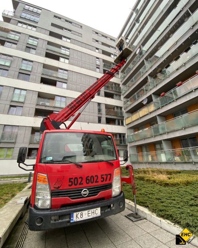 Wynajem żurawi samojezdnych i podnośników koszowych - 04