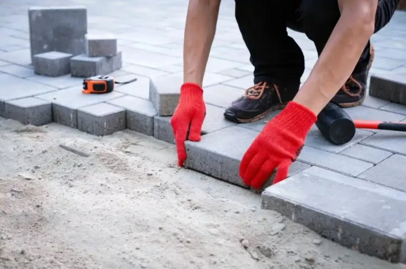 Układanie kostki brukowej w Bydgoszczy. Firma budowlana Jarbet. - 01