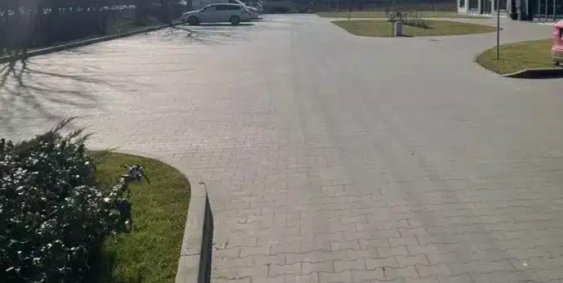 Układanie kostki brukowej w Bydgoszczy. Firma budowlana Jarbet. - 04