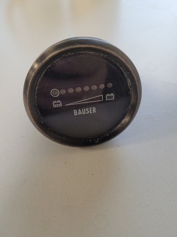 Licznik naładowania baterii BAUSER 24V 827
