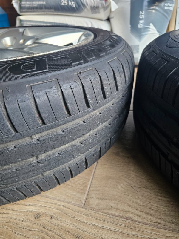 Oryginalne felgi do BMW E46 z oponami letnimi - 03