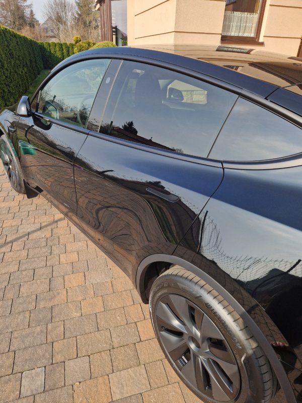Prywatny kierowca do wynajęcia dyskrecja, Tesla Y - 02
