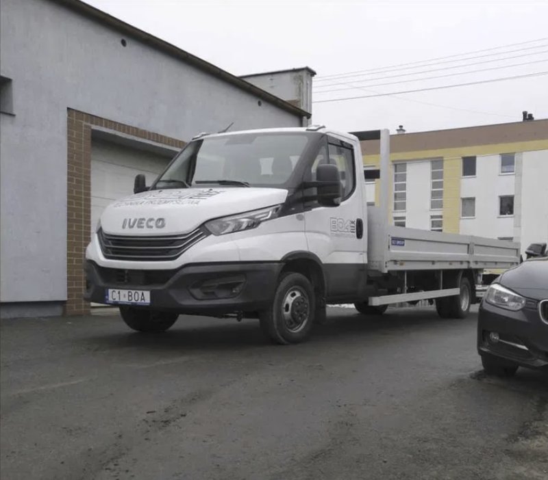 Usługi transportowe Iveco Daily z otwartą paką 6