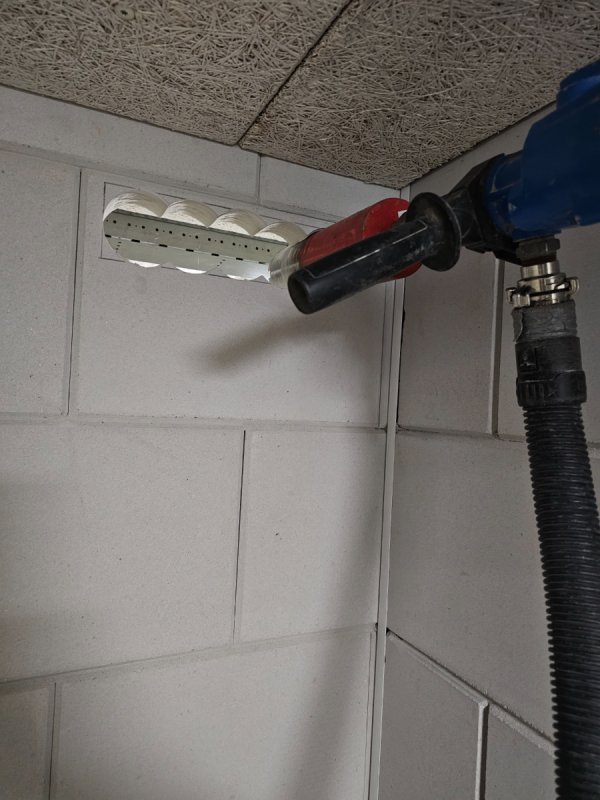Wiercenie w betonie, Skuwanie płytek i tynków