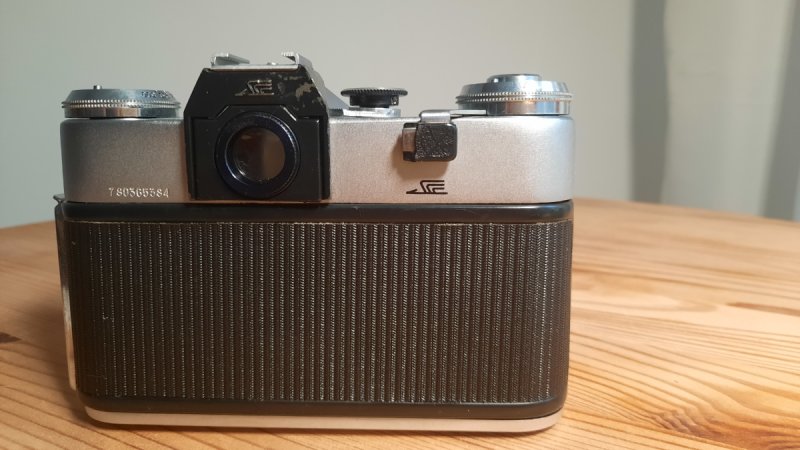 Aparat fotograficzny ZENIT E dla kolekcjonera - 01