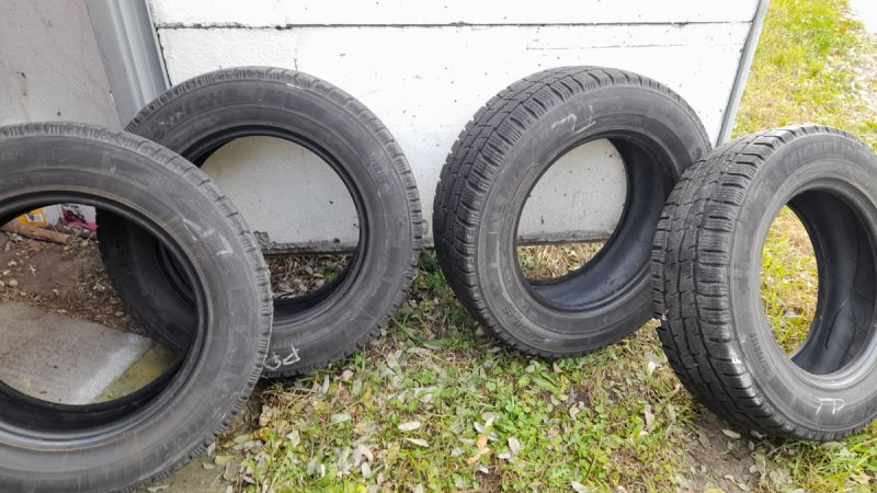Sprzedam zimowe opony 195/70R 15C - 04