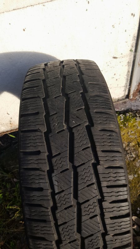 Sprzedam zimowe opony 195/70R 15C - 06