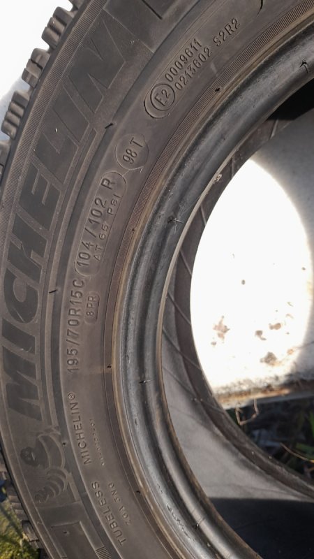 Sprzedam zimowe opony 195/70R 15C - 07
