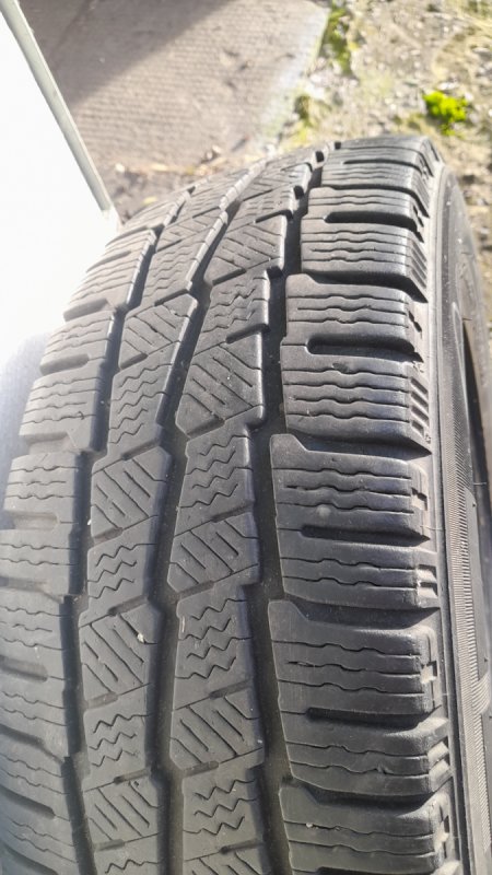 Sprzedam zimowe opony 195/70R 15C - 08