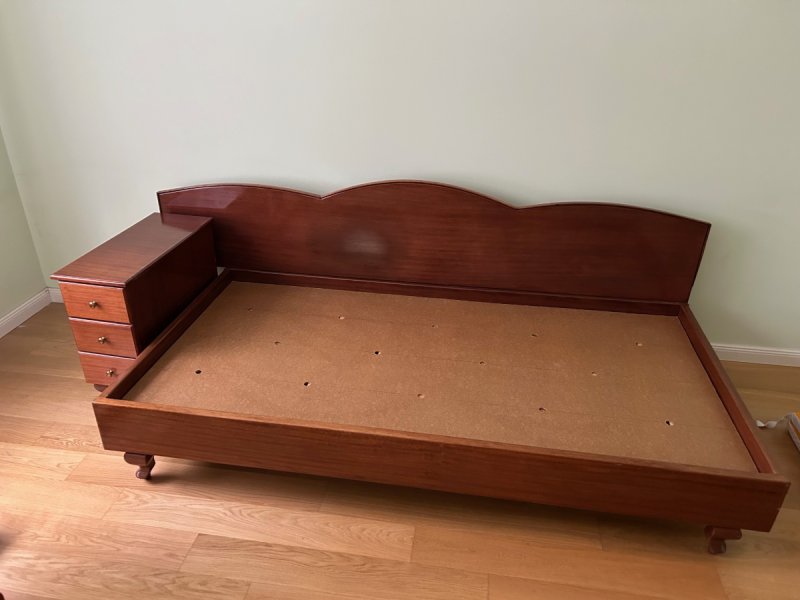 Solidne łóżko 100x200 oraz szafeczka nocna