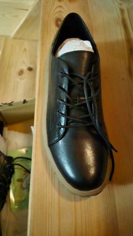 Oddam buty.