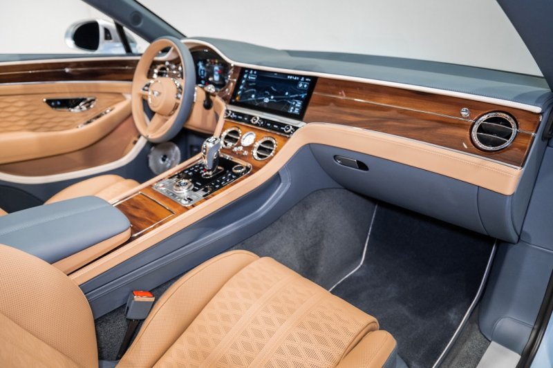 Bentley GTC V8 Mulliner hybrid power 1200 KM wk1 - 01