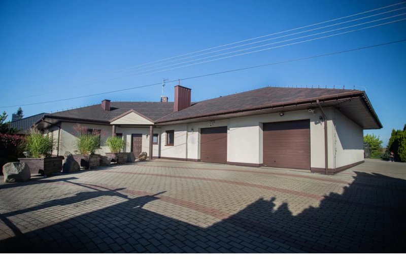 Parterowy dom koło Pabianic, Fotowoltaika, Solary - 04