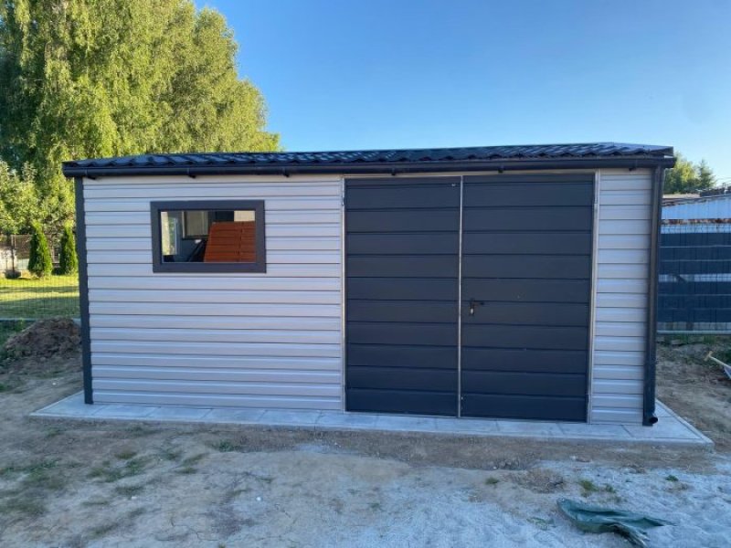 Garaż z płyty warstwowej 5,5m x 3m + wiata 0,5x 3m