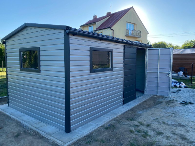 Garaż z płyty warstwowej 5,5m x 3m + wiata 0,5x 3m - 03 Garaż z płyty warstwowej 5,5m x 3m + wiata 0,5x 3m - 03
