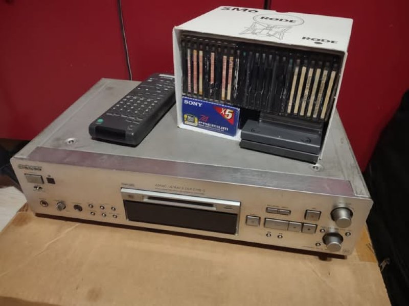 Mini Disc SONY JB 980 + dyskietki 54szt. - 02 Mini Disc SONY JB 980 + dyskietki 54szt. - 02