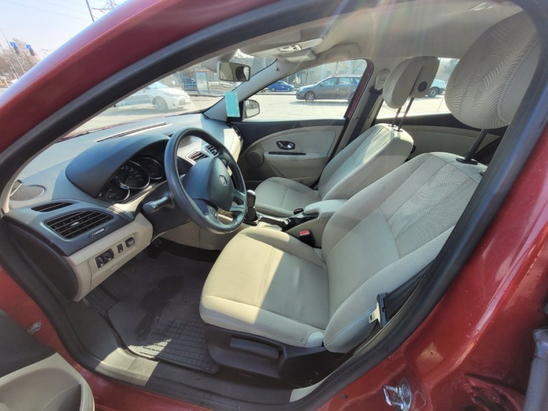 Zadbane Renault Fluence 1.6 + LPG - 03