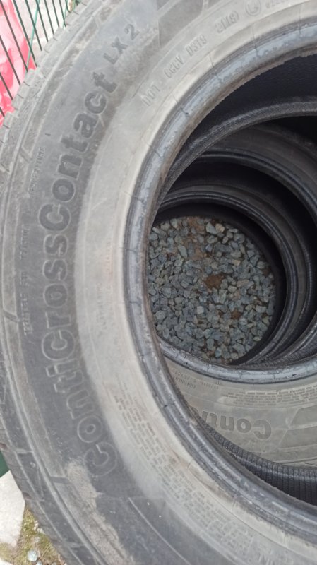 Oddam darmo dwa zestawy opon używanych 215/65 R16 - 01 Oddam darmo dwa zestawy opon używanych 215/65 R16 - 01