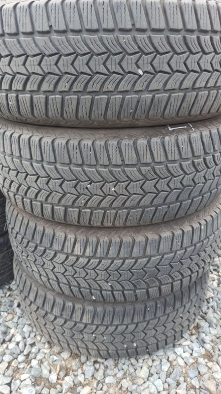 Oddam darmo dwa zestawy opon używanych 215/65 R16 - 03 Oddam darmo dwa zestawy opon używanych 215/65 R16 - 03