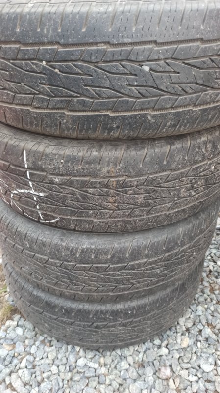 Oddam darmo dwa zestawy opon używanych 215/65 R16 - 04 Oddam darmo dwa zestawy opon używanych 215/65 R16 - 04