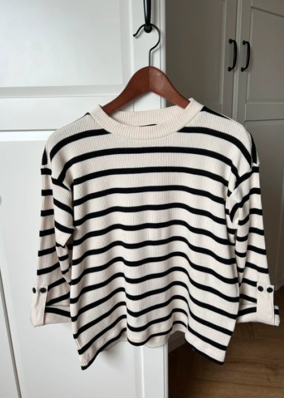Sweter w paski