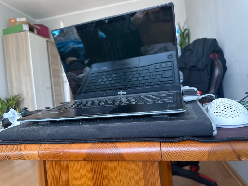 Laptop Fujitsu brak ładowarki