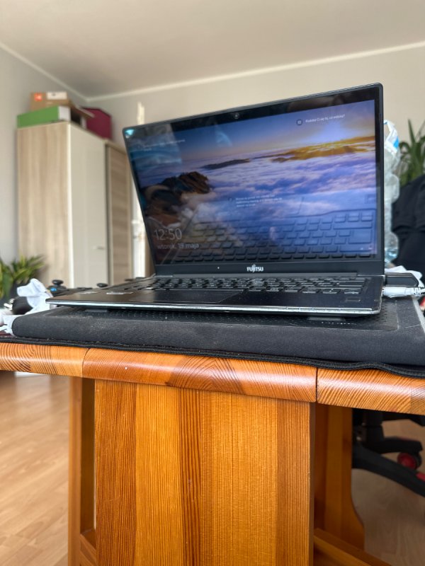 Laptop Fujitsu brak ładowarki - 01