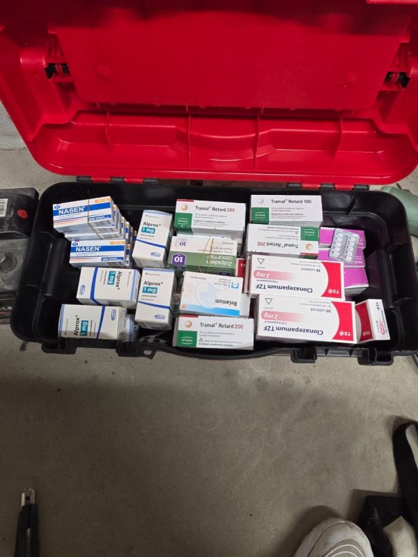 Clonazepamum Xanax Nasen pomoc - 02