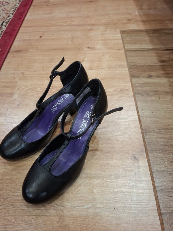 Buty damskie na obcasie 37 nowe