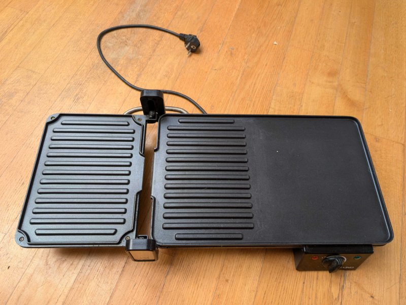 Grill elektryczny, rozkładany, działający