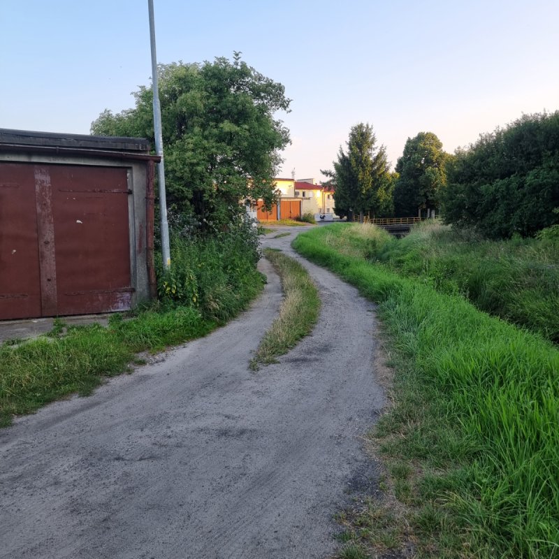 Sprzedam garaz Wronia - 01