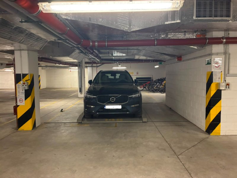 Garaż do wynajęcia Stawki 8 Warszawa