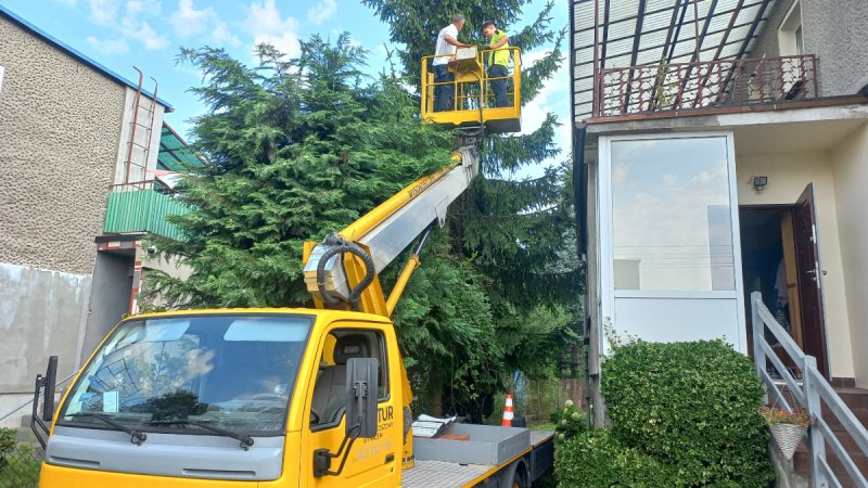 Podnosnik koszowy zwyzka 22m wynajem uslugi