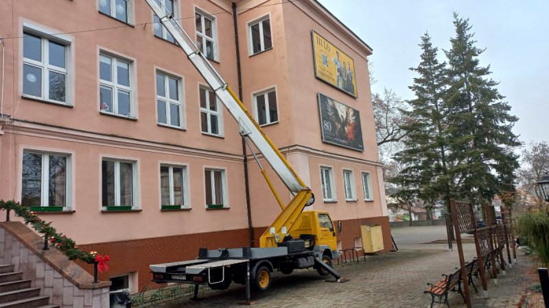 Wynajem Zwyzka podnosnik koszowy 22h