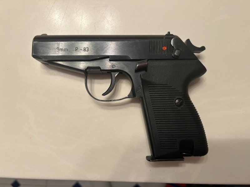 Pistolet broń krótka kopyto Wanad p83 p 83 - 01