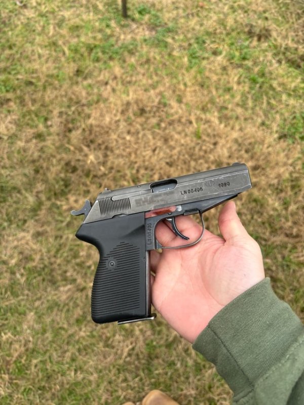 Pistolet broń krótka kopyto Wanad p83 p 83 - 02
