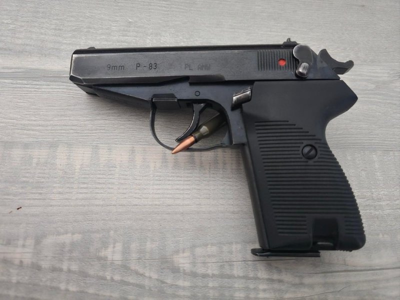 Pistolet broń krótka kopyto Wanad p83 p 83 - 03